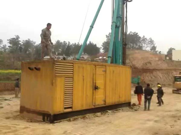 明山如何判断水冷式机油散热器密封件是否需要更换？